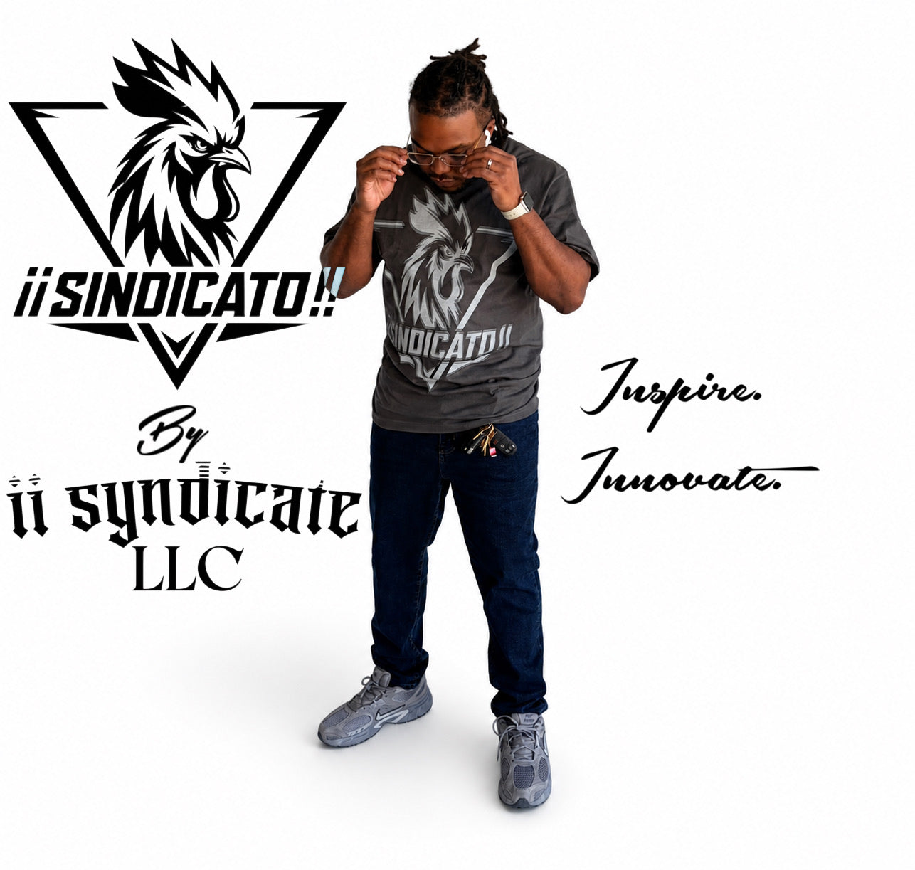 Person wearing a shirt with 'ii Sindicato' logo and text on a white background